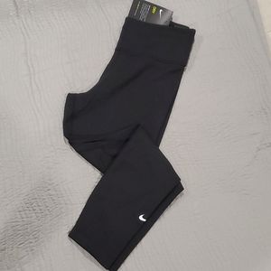Nike - Tight Fit Mid Rise Crop Leggings